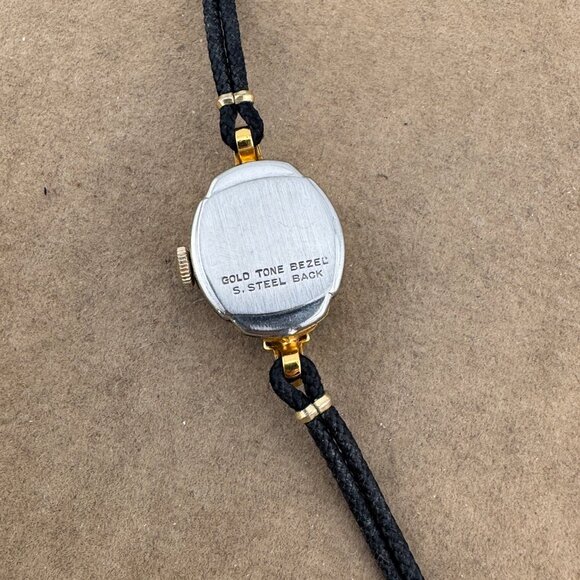 Vintage Timex Hand Wind 1950's Small wrist size Gold Tone Watch - Picture 4 of 6